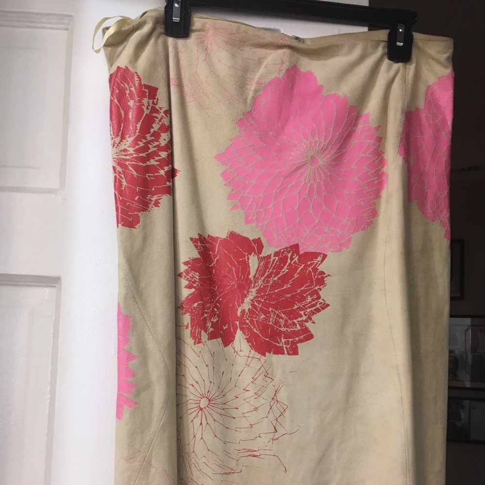 DKNY tan suede skirt with hand painted flowers 12